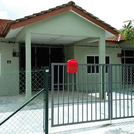 Homestay Mimie Gemas Экстерьер фото